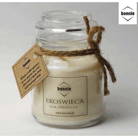 Sojowa świeca zapachowa marki Bonnie ze słoikiem standard i zamkniętym wieczkiem o zapachu lilii orientalnej
