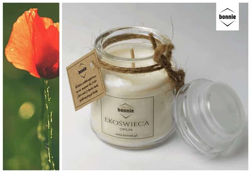 Sojowa świeca zapachowa marki Bonnie ze słoikiem premium i otwartym wieczkiem o zapachu opium